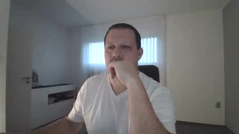 Snapshot of xxstrikerxx chatting on 12-17-24, 07:29 Eddi online show from 12-17-24, 07:29