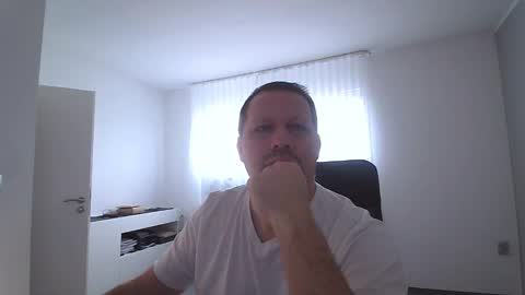 Snapshot of xxstrikerxx chatting on 12-18-24, 10:19 Eddi online show from 12-18-24, 10:19