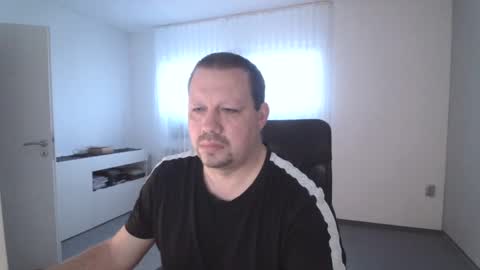 Snapshot of xxstrikerxx chatting on 12-19-24, 08:23 Eddi online show from 12-19-24, 08:23