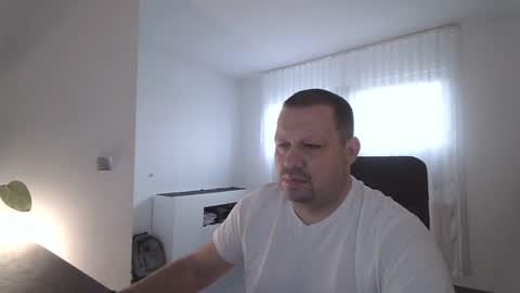 Snapshot of xxstrikerxx chatting on 12-27-24, 08:13 Eddi online show from 12-27-24, 08:13