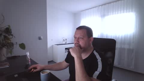 Snapshot of xxstrikerxx chatting on 01-23-25, 12:19 Eddi online show from 01-23-25, 12:19