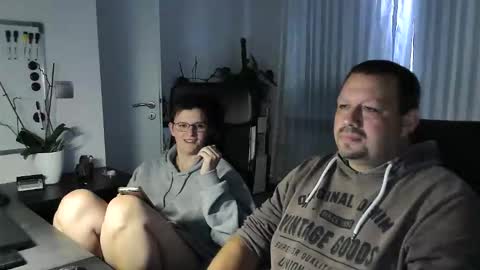 Snapshot of xxstrikerxx chatting on 09-11-25, 04:51 Eddi online show from 09-11-25, 04:51