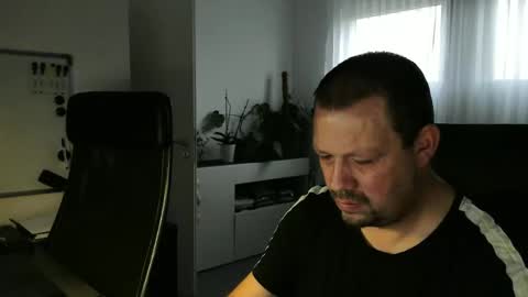 Snapshot of xxstrikerxx chatting on 10-16-25, 05:52 Eddi online show from 10-16-25, 05:52