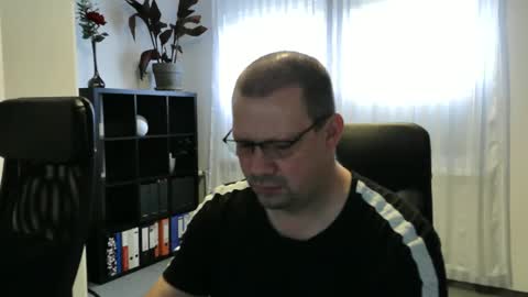 Snapshot of xxstrikerxx chatting on 10-28-25, 07:34 Eddi online show from 10-28-25, 07:34