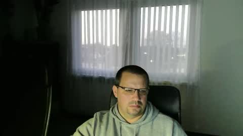 Snapshot of xxstrikerxx chatting on 12-14-25, 03:06 Eddi online show from 12-14-25, 03:06