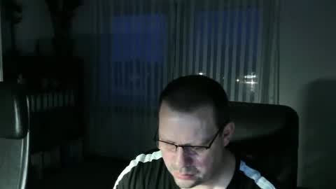 Snapshot of xxstrikerxx chatting on 12-15-25, 06:50 Eddi online show from 12-15-25, 06:50