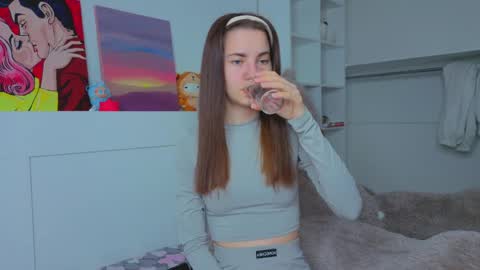 Eva online show from 04-15-26, 01:23