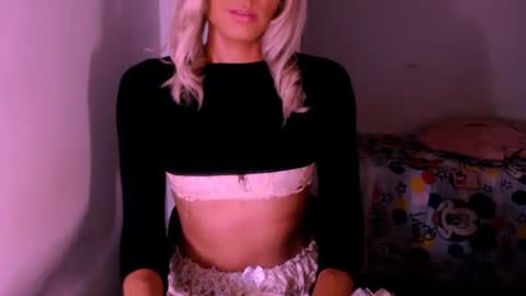 Snapshot of xxxanonymousloverxxx chatting on 11-03-25, 06:25 Chiara online show from 11-03-25, 06:25