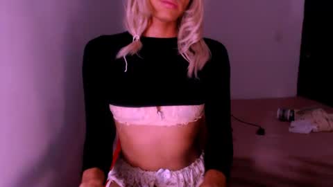 Snapshot of xxxanonymousloverxxx chatting on 11-15-25, 06:11 Chiara online show from 11-15-25, 06:11