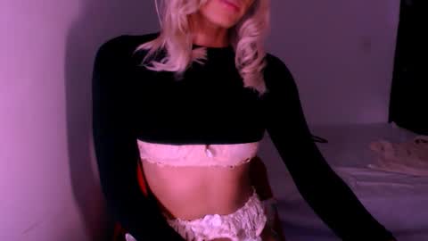 Snapshot of xxxanonymousloverxxx chatting on 11-21-25, 04:55 Chiara online show from 11-21-25, 04:55