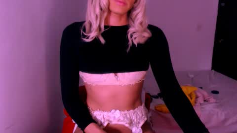 Snapshot of xxxanonymousloverxxx chatting on 11-23-25, 05:07 Chiara online show from 11-23-25, 05:07