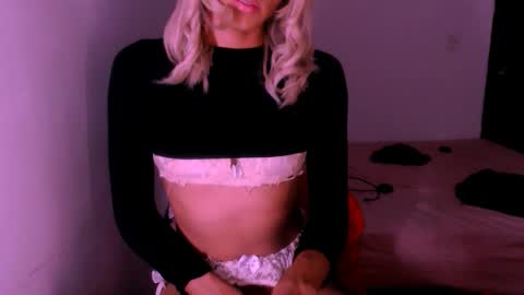 Snapshot of xxxanonymousloverxxx chatting on 11-27-25, 03:52 Chiara online show from 11-27-25, 03:52