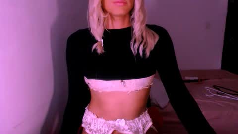 Snapshot of xxxanonymousloverxxx chatting on 11-30-25, 06:17 Chiara online show from 11-30-25, 06:17