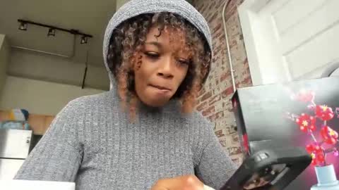 Danielle online show from 02-05-25, 06:04