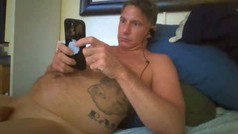 Snapshot of xxxelentdick chatting on 07-11-26, 10:44 deeeeznutz online show from 07-11-26, 10:44