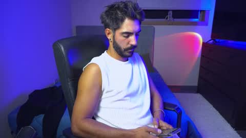 Snapshot of xxxhabibi chatting on 10-11-25, 09:02 xxxhabibi online show from 10-11-25, 09:02
