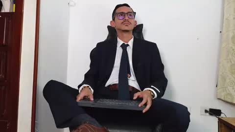 Snapshot of xxxhome_alonexxx chatting on 12-19-25, 08:05 Kev online show from 12-19-25, 08:05