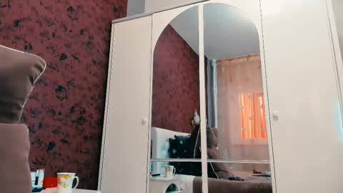 kira online show from 03-07-25, 01:40