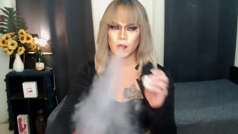 Snapshot of xyournightmarequeenx chatting on 12-18-24, 01:48 QueenMarina online show from 12-18-24, 01:48