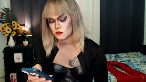 Snapshot of xyournightmarequeenx chatting on 01-20-25, 09:43 QueenMarina online show from 01-20-25, 09:43