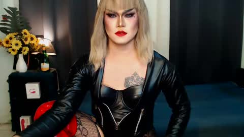Snapshot of xyournightmarequeenx chatting on 02-07-25, 06:45 QueenMarina online show from 02-07-25, 06:45