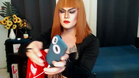 Snapshot of xyournightmarequeenx chatting on 02-08-25, 03:10 QueenMarina online show from 02-08-25, 03:10