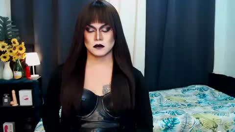Snapshot of xyournightmarequeenx chatting on 09-21-25, 03:13 QueenMarina online show from 09-21-25, 03:13