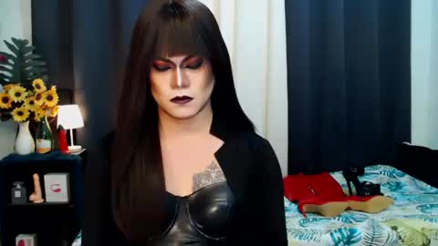 Snapshot of xyournightmarequeenx chatting on 09-25-25, 12:31 QueenMarina online show from 09-25-25, 12:31