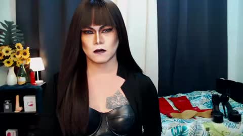 Snapshot of xyournightmarequeenx chatting on 09-28-25, 05:18 QueenMarina online show from 09-28-25, 05:18