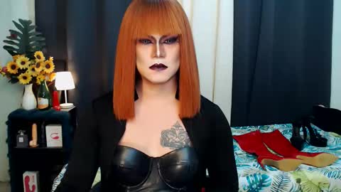 Snapshot of xyournightmarequeenx chatting on 10-17-25, 09:23 QueenMarina online show from 10-17-25, 09:23