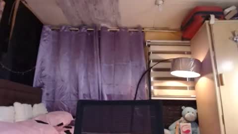 Snapshot of xyourtastyprincess chatting on 04-07-26, 01:39 Angela online show from 04-07-26, 01:39