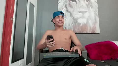 Snapshot of y0ung_master_ chatting on 01-09-25, 05:34 Sr. Y0ung Master online show from 01-09-25, 05:34