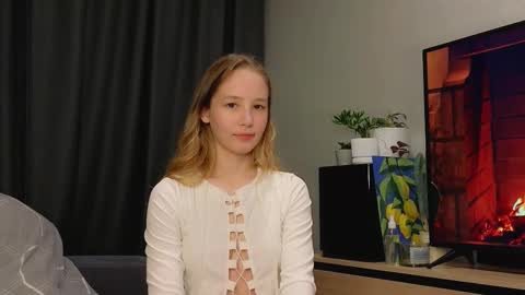 Snapshot of y0ur_sunshine__ chatting on 02-11-26, 04:56 Eva online show from 02-11-26, 04:56