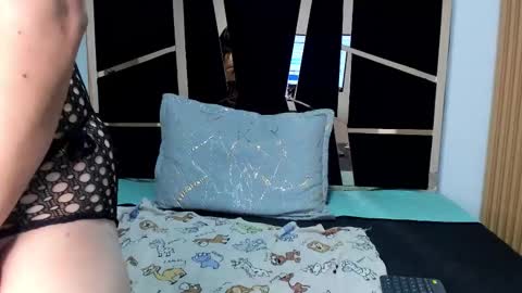 Yahaira online show from 11-18-25, 02:54