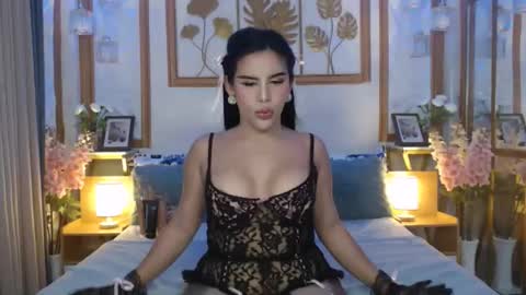 yakarena online show from 11-18-25, 04:33