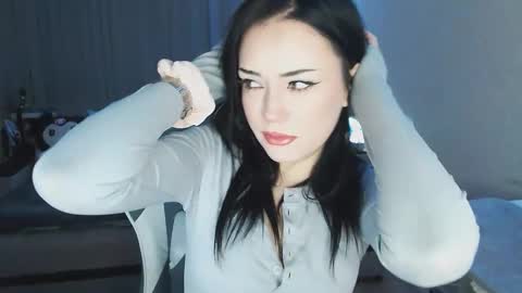 Snapshot of yamilean chatting on 11-25-25, 09:48 Yami online show from 11-25-25, 09:48