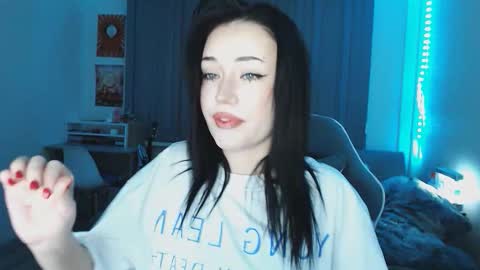 Snapshot of yamilean chatting on 11-26-25, 09:05 Yami online show from 11-26-25, 09:05