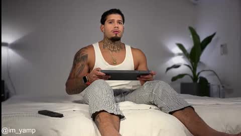 yamp sambrano online show from 12-22-25, 01:02