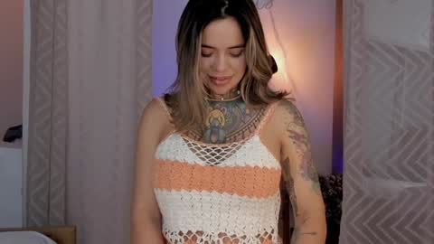 Snapshot of yandracelisoficial chatting on 12-22-24, 05:23 YANDRA CELIS online show from 12-22-24, 05:23