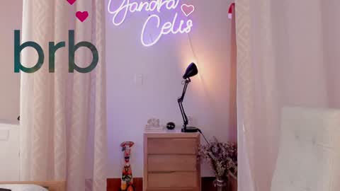 Snapshot of yandracelisoficial chatting on 01-10-25, 08:59 YANDRA CELIS online show from 01-10-25, 08:59