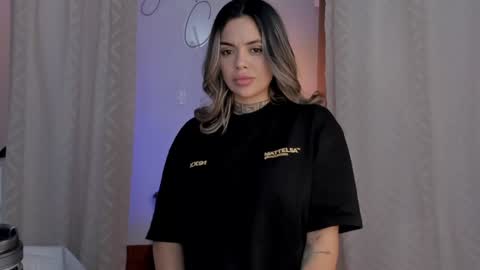 Snapshot of yandracelisoficial chatting on 01-14-25, 04:36 YANDRA CELIS online show from 01-14-25, 04:36