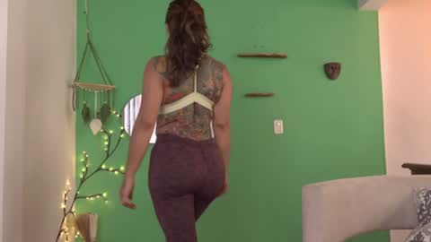 Snapshot of yandracelisoficial chatting on 06-22-26, 08:28 YANDRA CELIS online show from 06-22-26, 08:28