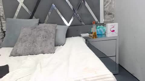 Snapshot of yanetrose chatting on 11-15-25, 03:37 yanetrose online show from 11-15-25, 03:37