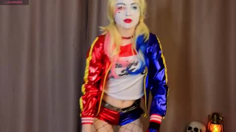 Kate online show from 10-31-25, 01:23