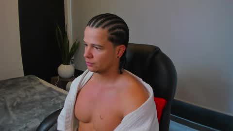 Snapshot of yanka_max1 chatting on 11-24-25, 12:05 new here online show from 11-24-25, 12:05