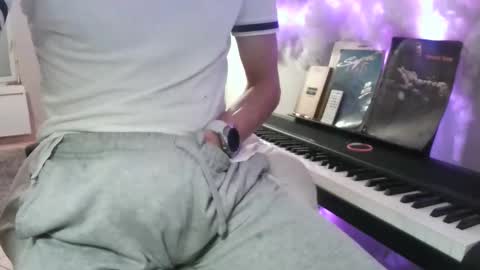 yannsolo8106 online show from 10-28-25, 07:01