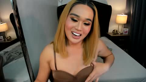 Snapshot of yanny_xoxo chatting on 12-13-24, 07:04 Allisonn online show from 12-13-24, 07:04