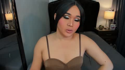 Snapshot of yanny_xoxo chatting on 01-17-25, 06:12 Allisonn online show from 01-17-25, 06:12