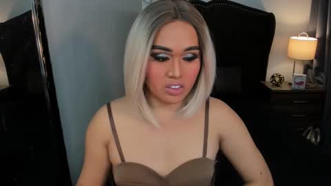 Snapshot of yanny_xoxo chatting on 01-21-25, 04:27 Allisonn online show from 01-21-25, 04:27