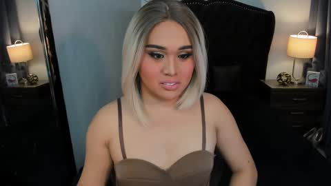 Snapshot of yanny_xoxo chatting on 01-22-25, 06:20 Allisonn online show from 01-22-25, 06:20